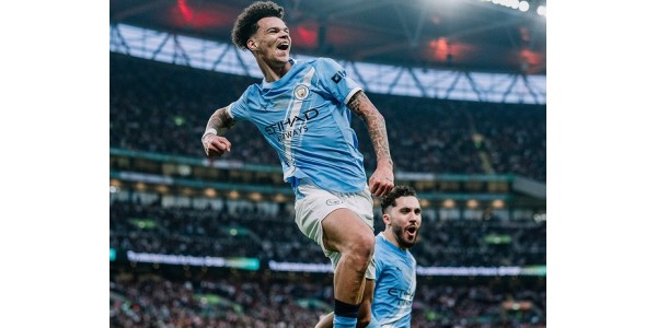 Yhtäläisyyksiä Manchester Cityn nuoren pelaajan Nico O'Reillyn ja Leroy Sanén välillä
